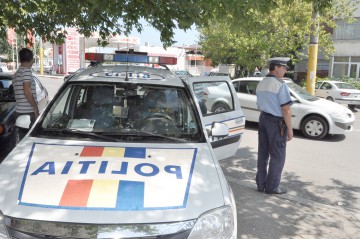 Prins la volanul unei maşini cu numere expirate
